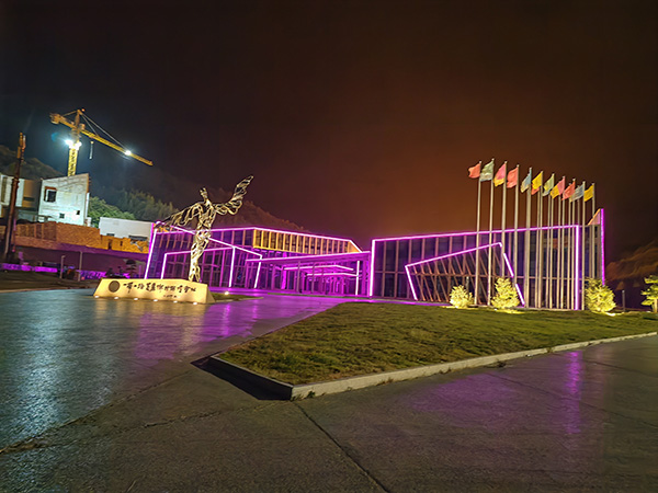 城市亮化是现代城市建设的重要组成部分,它不仅可以美化城市的夜景,还能提升城市的整体形象。随着科技的不断进步,城市亮化也得到了更多的关注和创新。本文将介绍一些关于城市亮化的创意和技术,帮助读者了解城市亮化的重要性以及如何进行贺兰城市亮化的规划和实施。 城市亮化是现代城市建设的重要组成部分,它不仅可以美化城市的夜景,还能提升城市的整体形象。随着科技的不断进步,城市亮化也得到了更多的关注和创新。本文将介绍一些关于城市亮化的创意和技术,帮助读者了解贺兰城市亮化的重要性以及如何进行贺兰城市亮化的规划和实施。