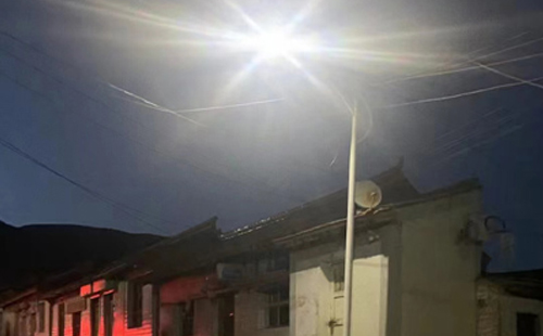 农村院子里最适合的贺兰太阳能路灯亮度与安装要点